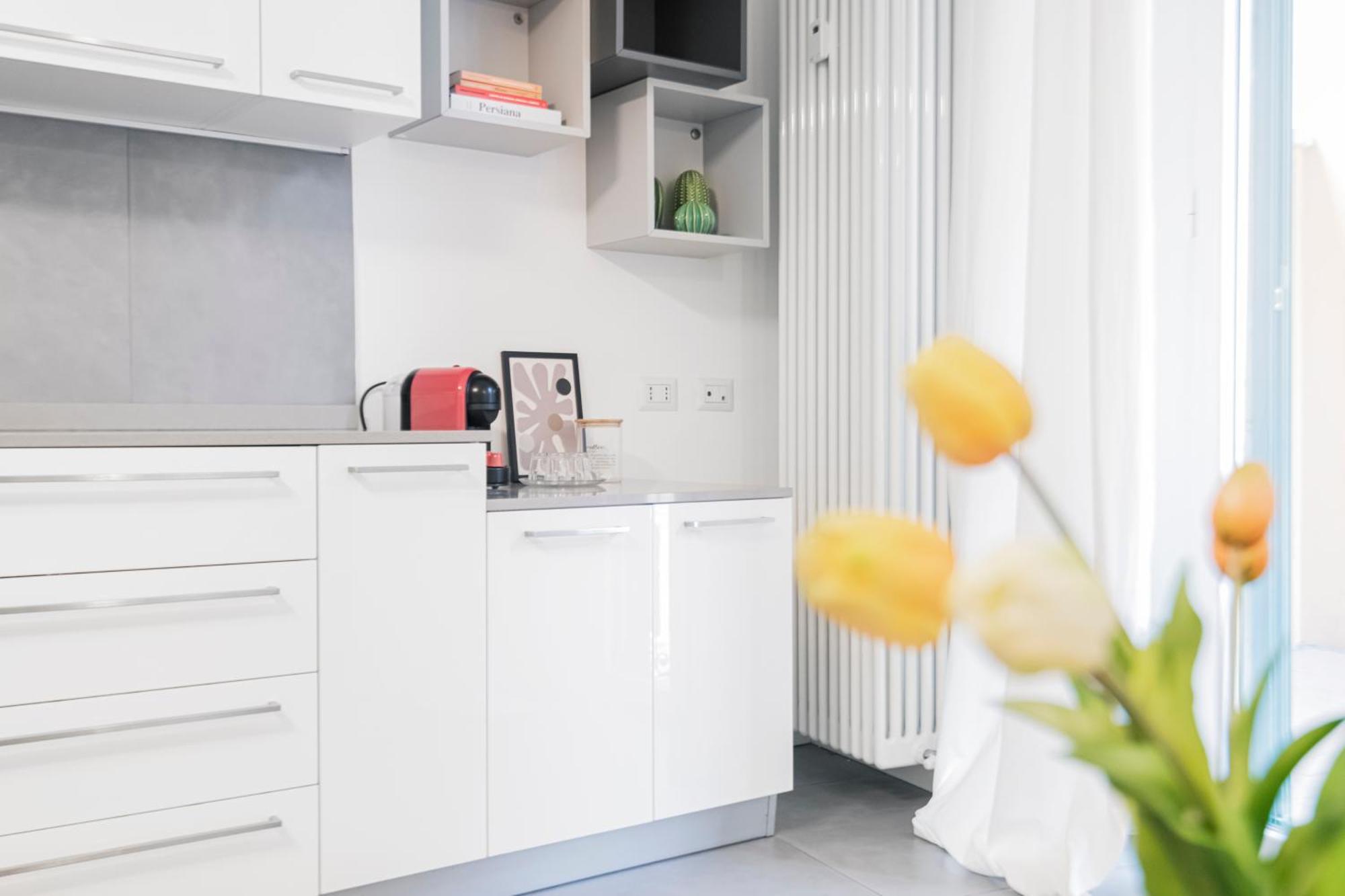 114 - Amazing Flat Fully Furnished In P.Ta Romana Милано Екстериор снимка