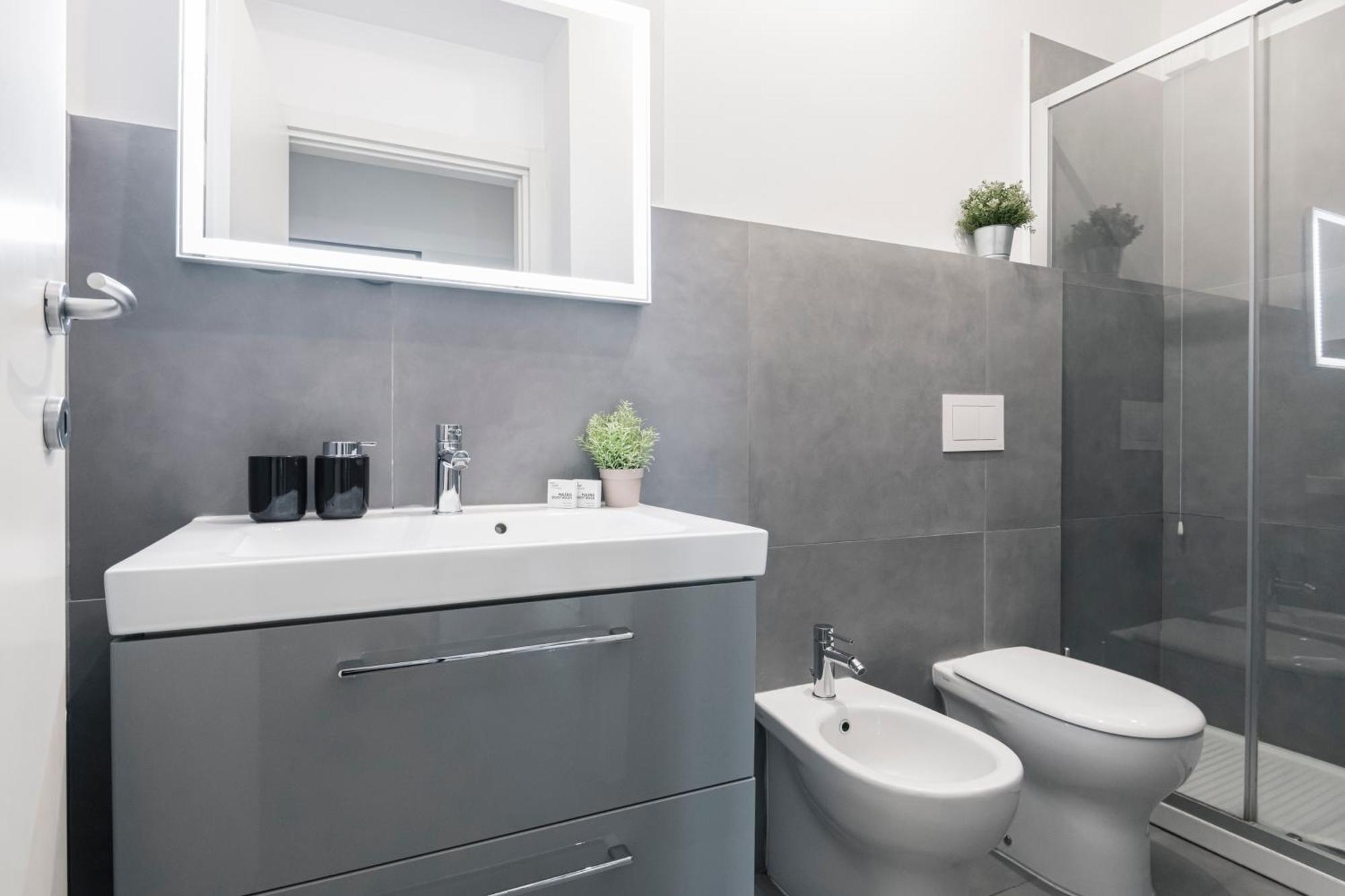 114 - Amazing Flat Fully Furnished In P.Ta Romana Милано Екстериор снимка