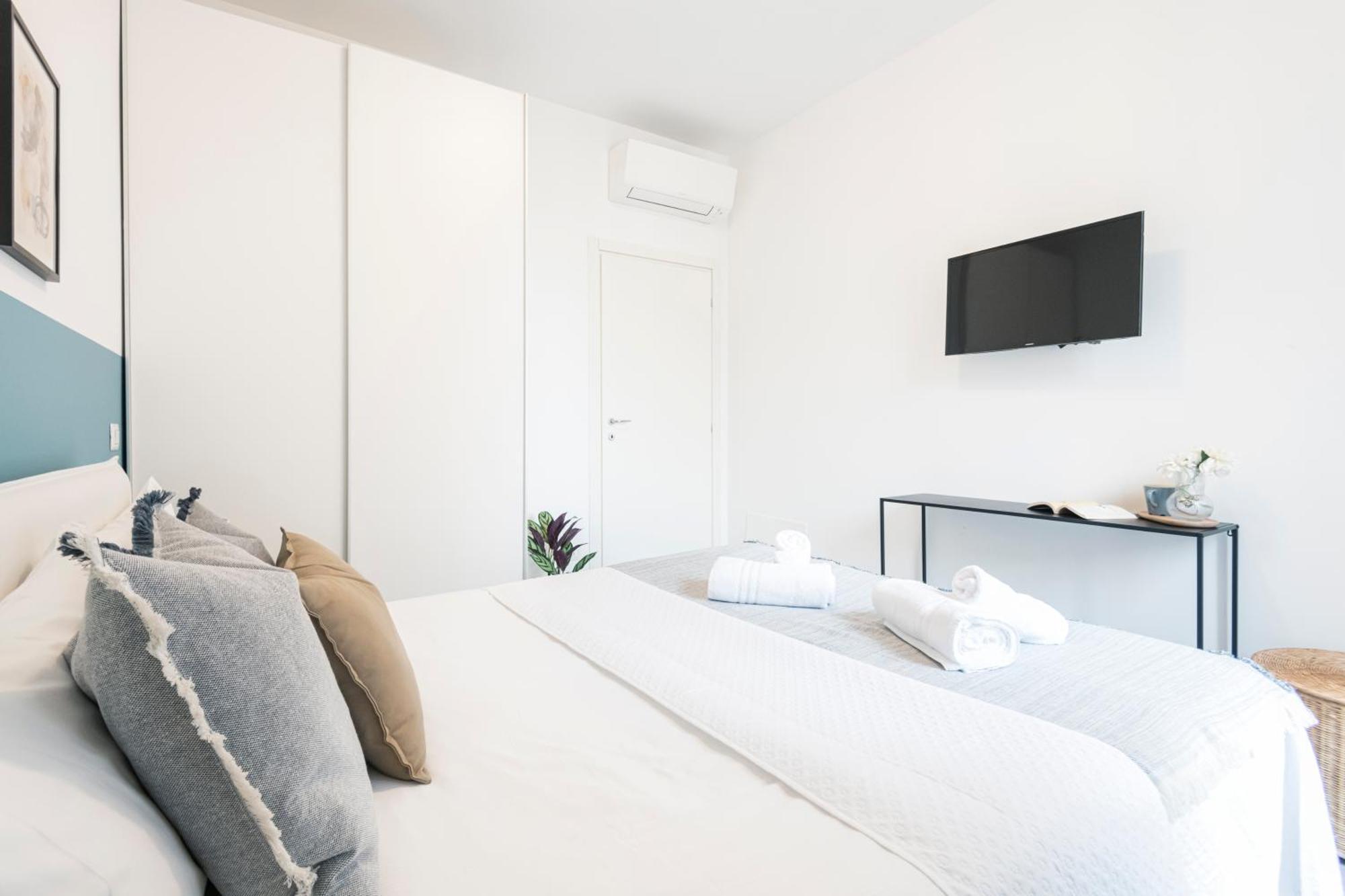 114 - Amazing Flat Fully Furnished In P.Ta Romana Милано Екстериор снимка